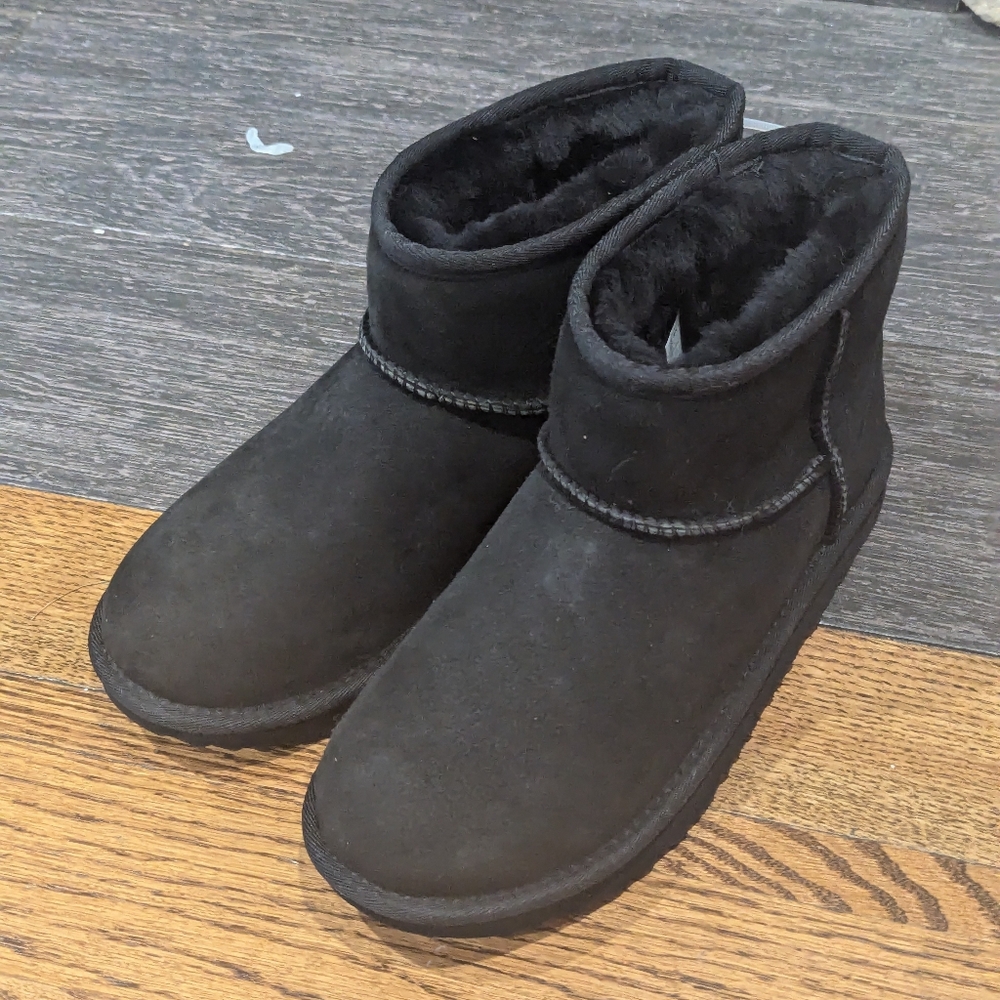 UGG Boot - Picture 6 of 10